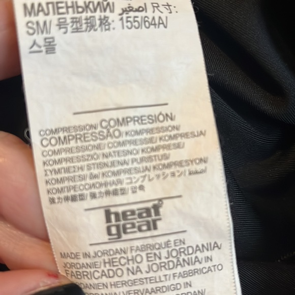 Under Armour "Fly By" Running Capri pants cropped heat gear small black EUC - Picture 11 of 11